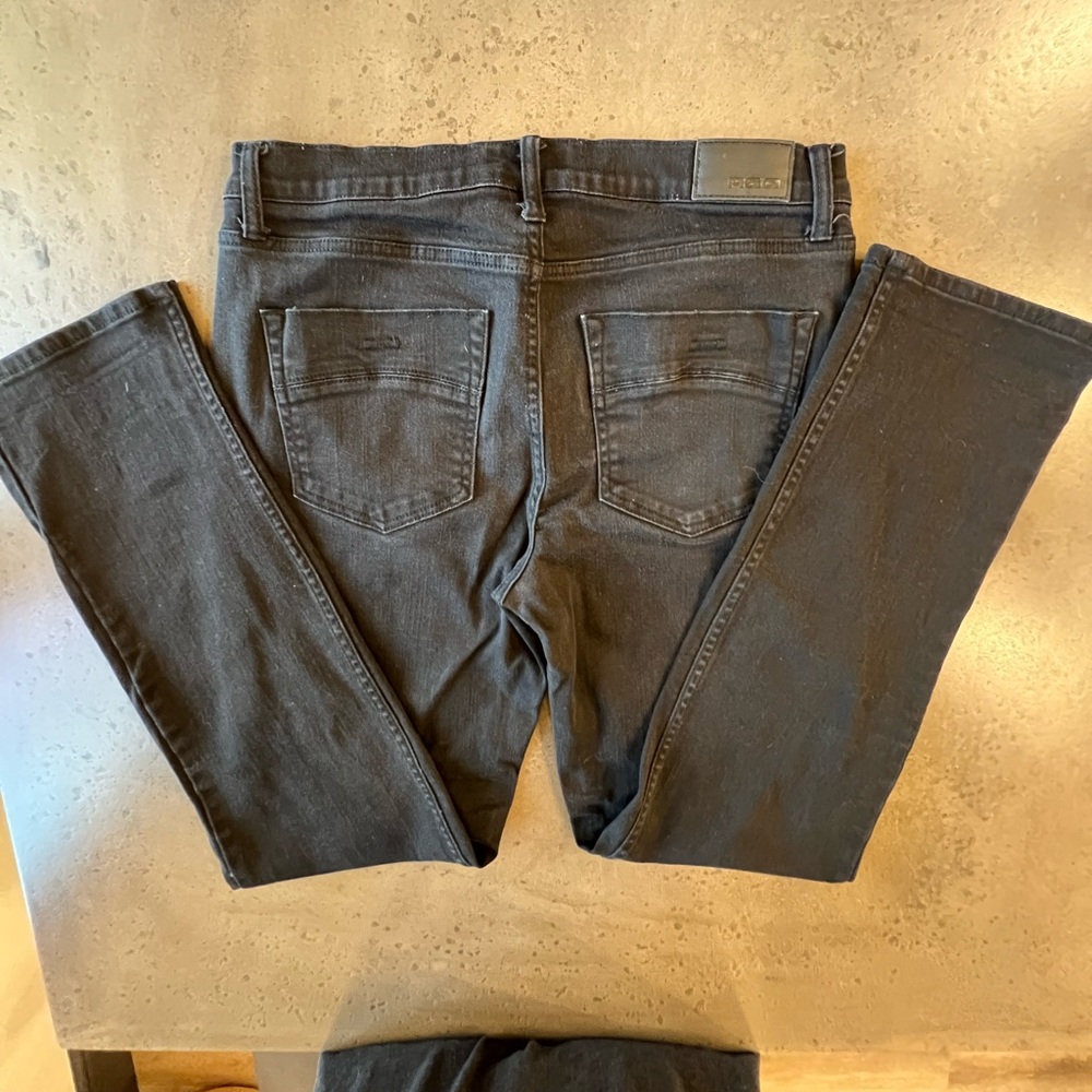 RSQ men’s slim straight black jeans.